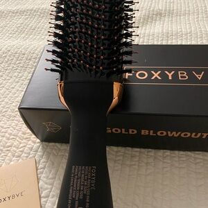 FoxyBae Gold Blowout Brush